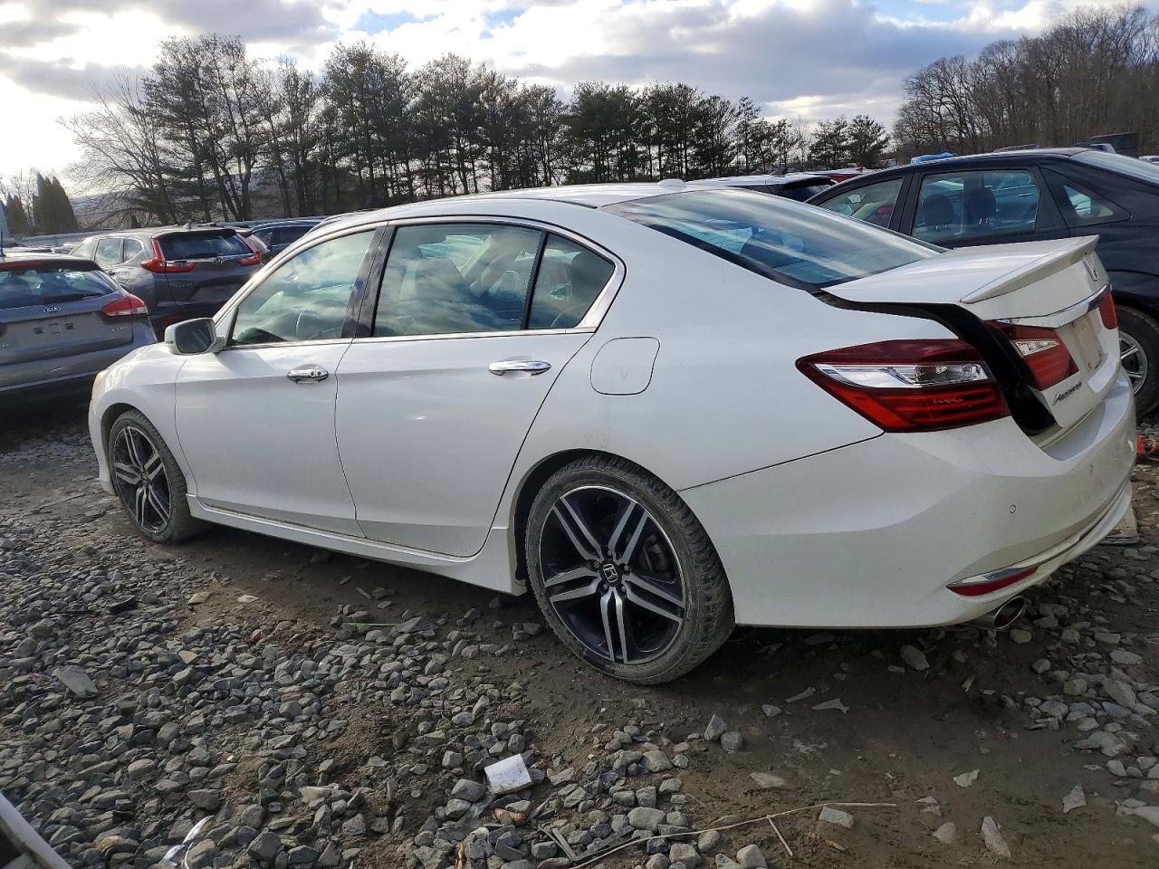 2017 Honda Accord Touring - Фото 2
