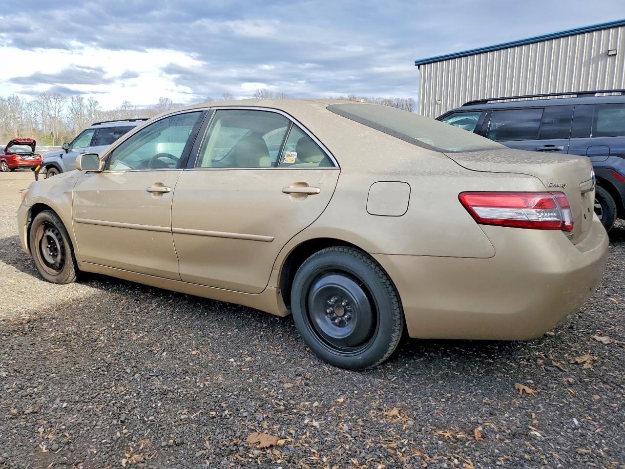 2011 Toyota Camry - Фото 2