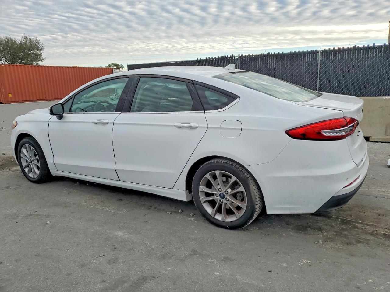 2020 Ford Fusion Se - Фото 2