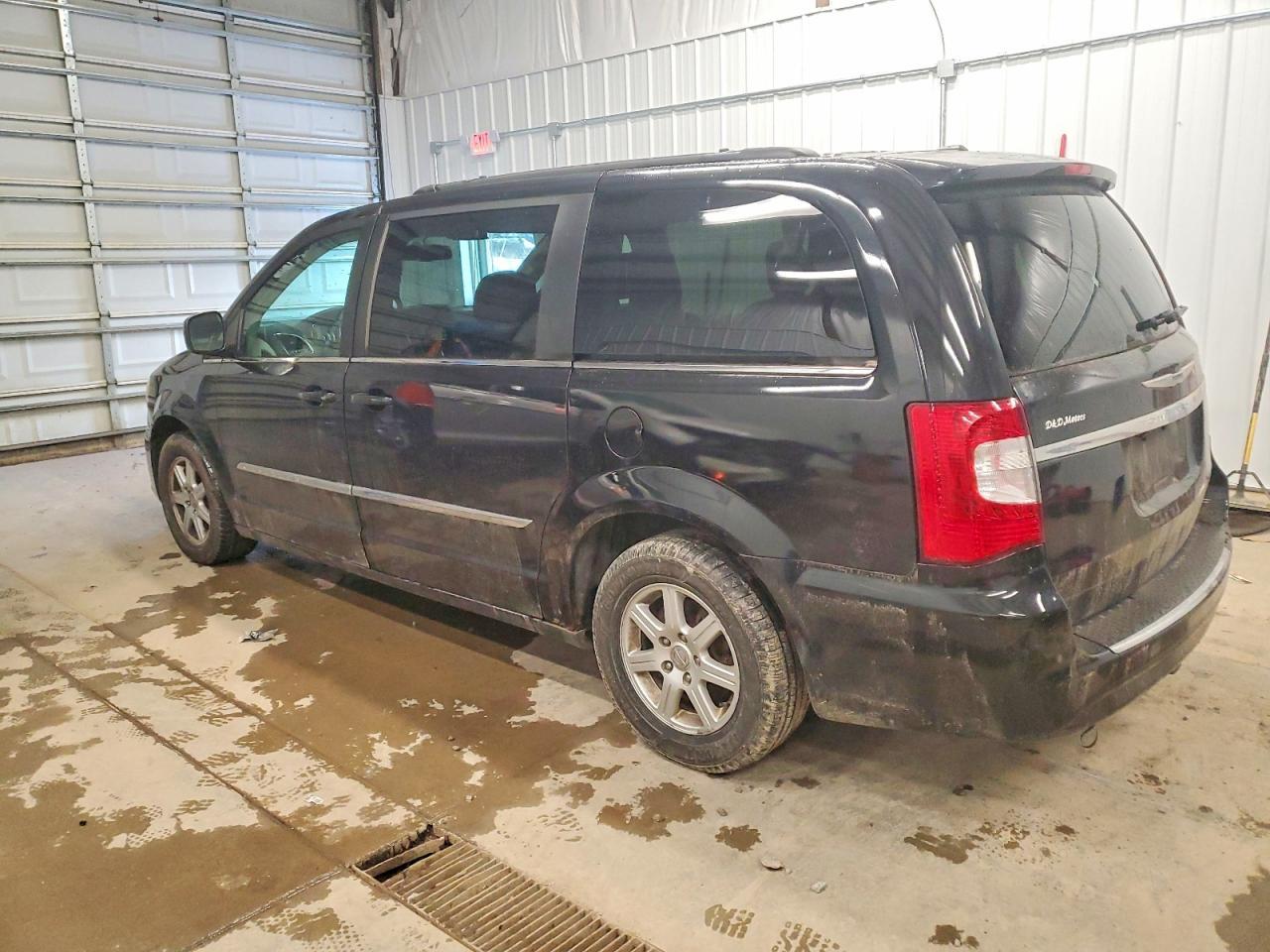 2012 Chrysler Town & Country Touring - Фото 2