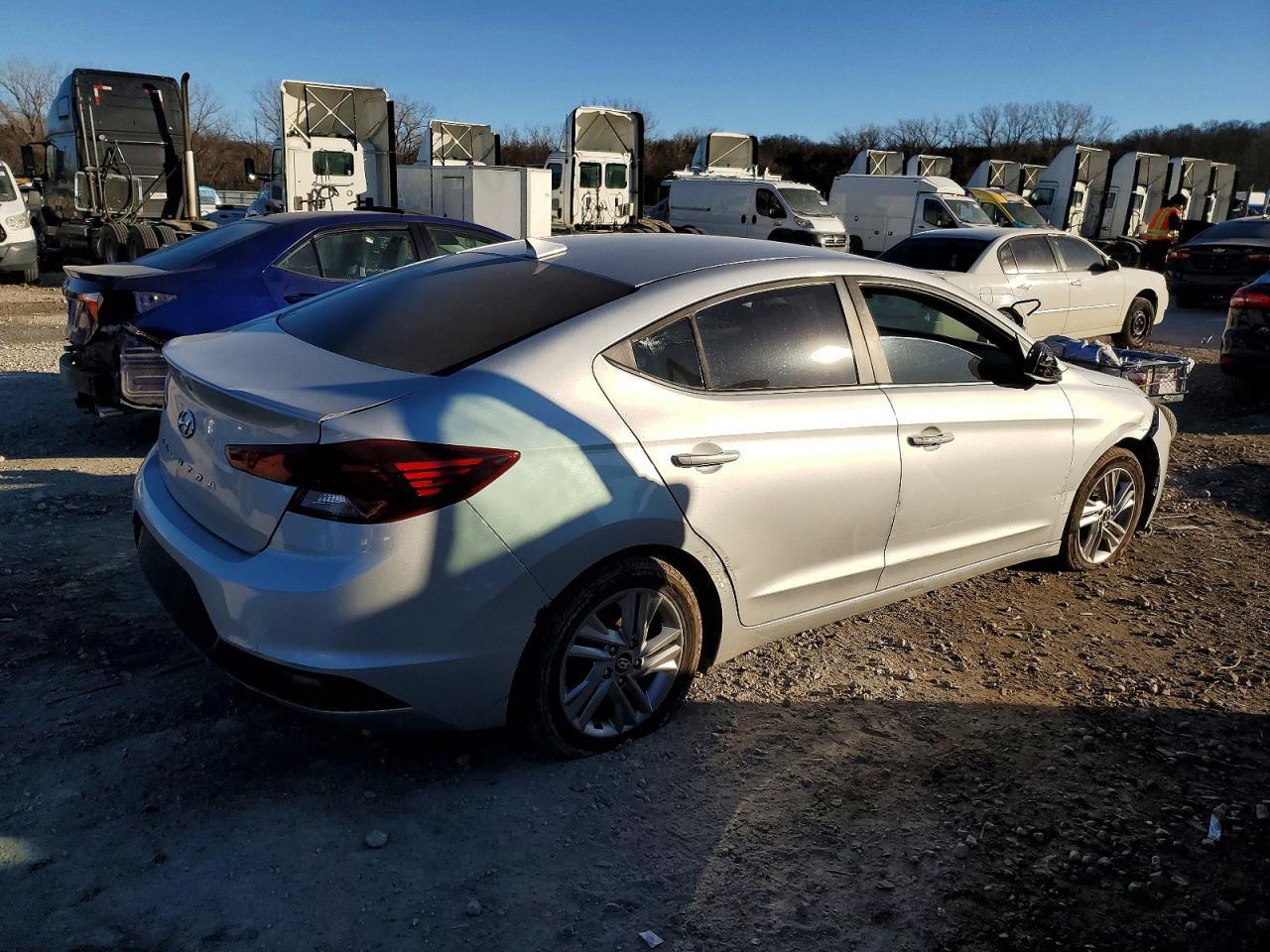 2019 Hyundai Elantra Sel - Image 3