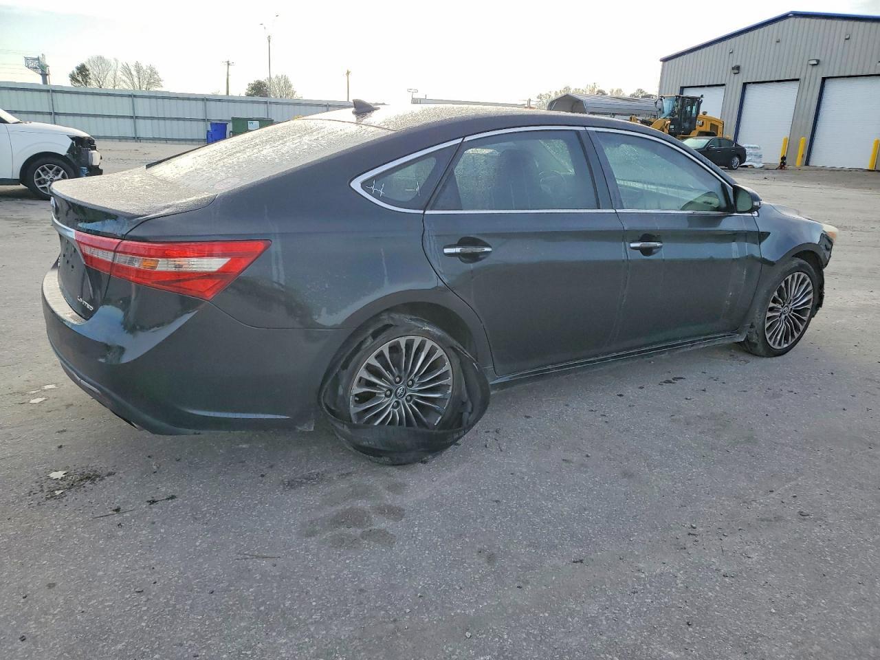 2016 Toyota Avalon Xle - Image 3