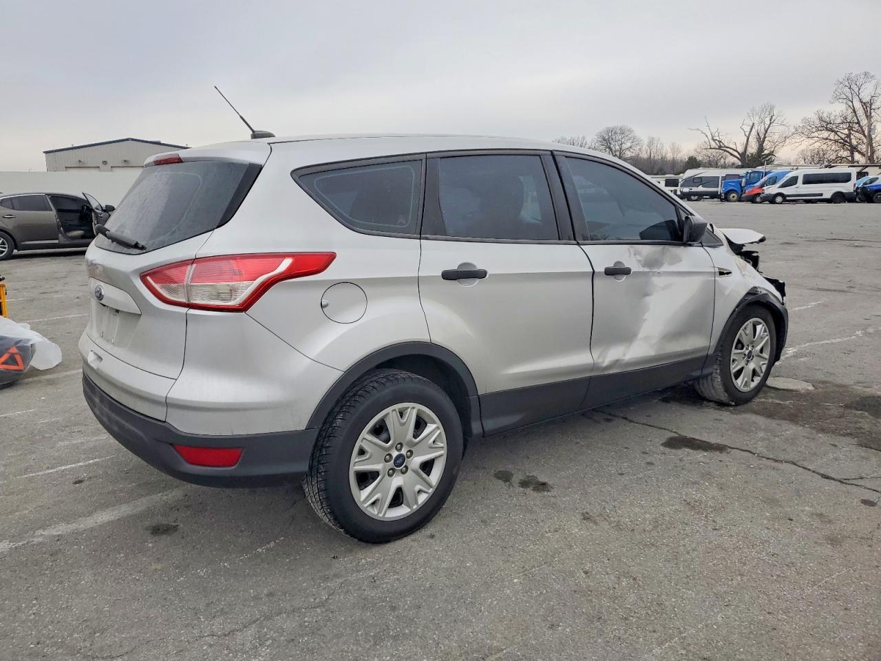 2016 Ford Escape S - Фото 3
