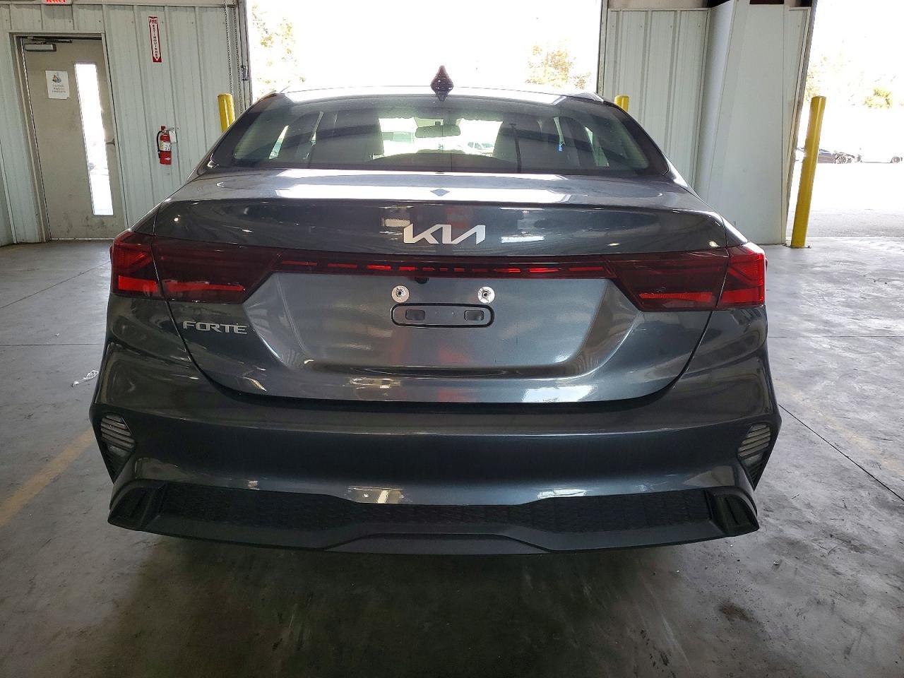 2022 Kia Forte Fe - Image 6