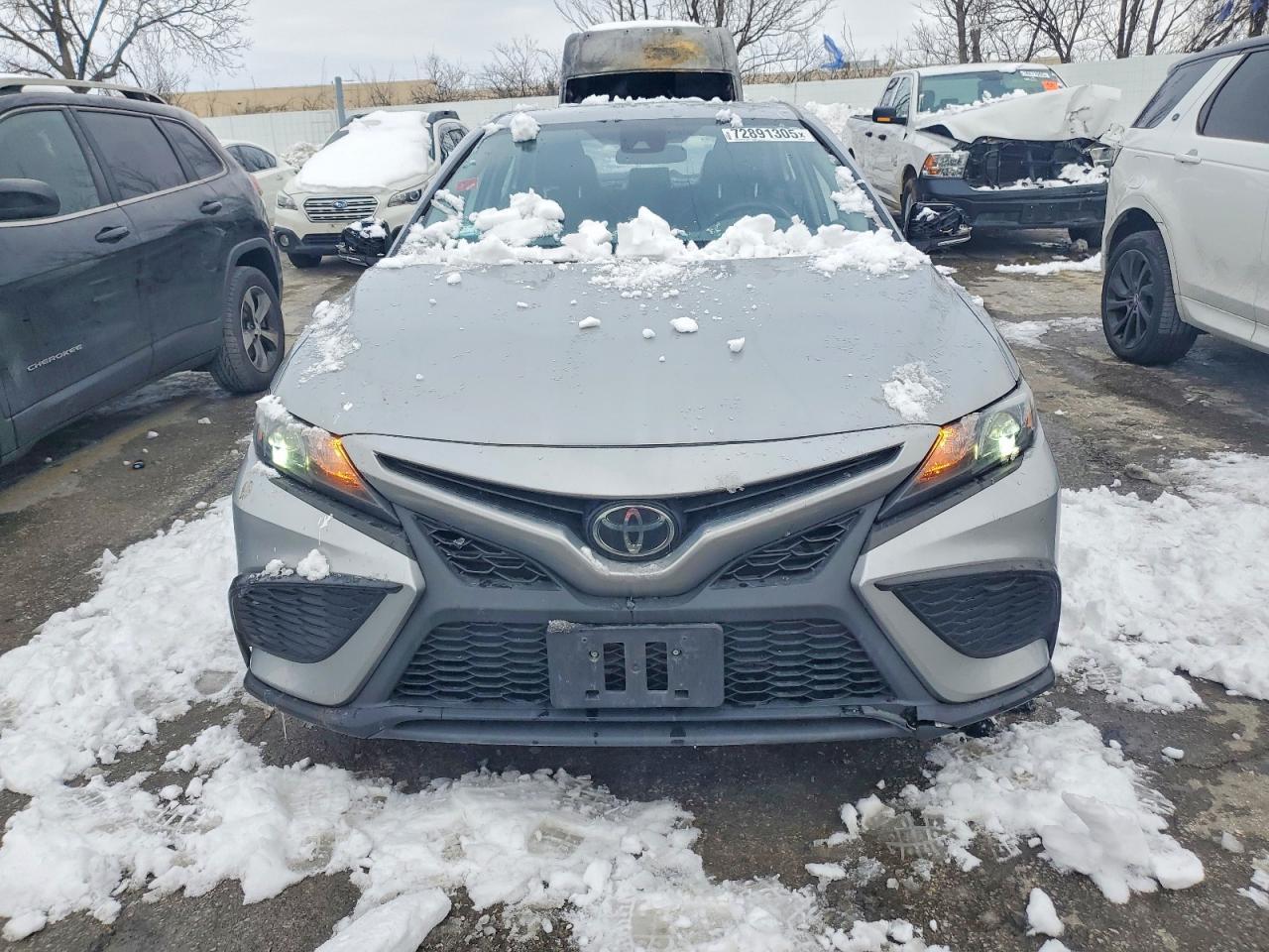 2022 Toyota Camry Se - Image 5