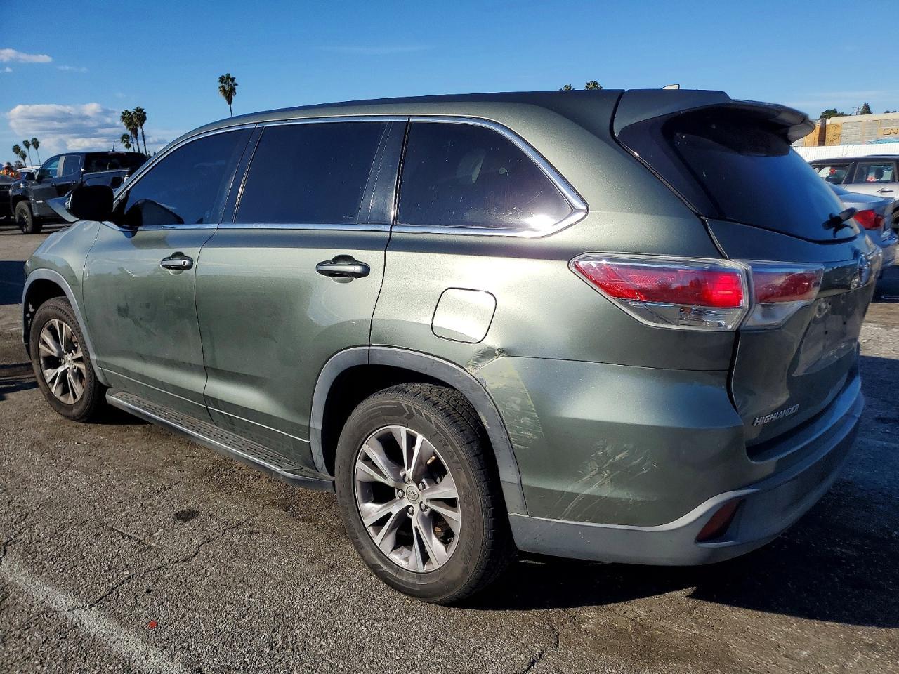 2015 Toyota Highlander Le - Фото 2