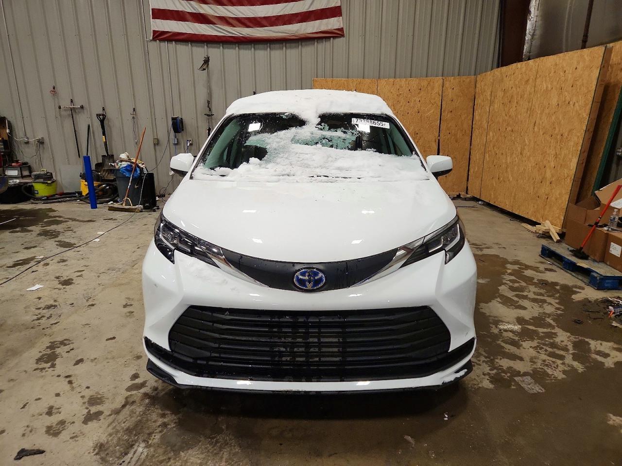 2021 Toyota Sienna Le - Фото 5