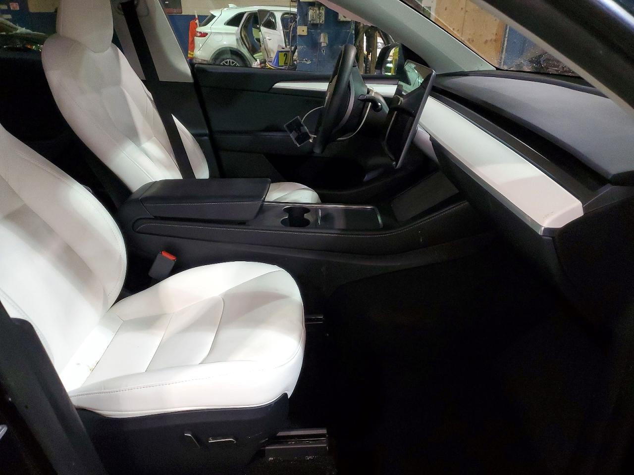 2024 Tesla Model Y - Image 7