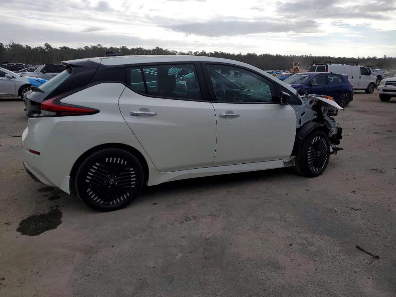 2023 Nissan Leaf Sv Plus - Image 3