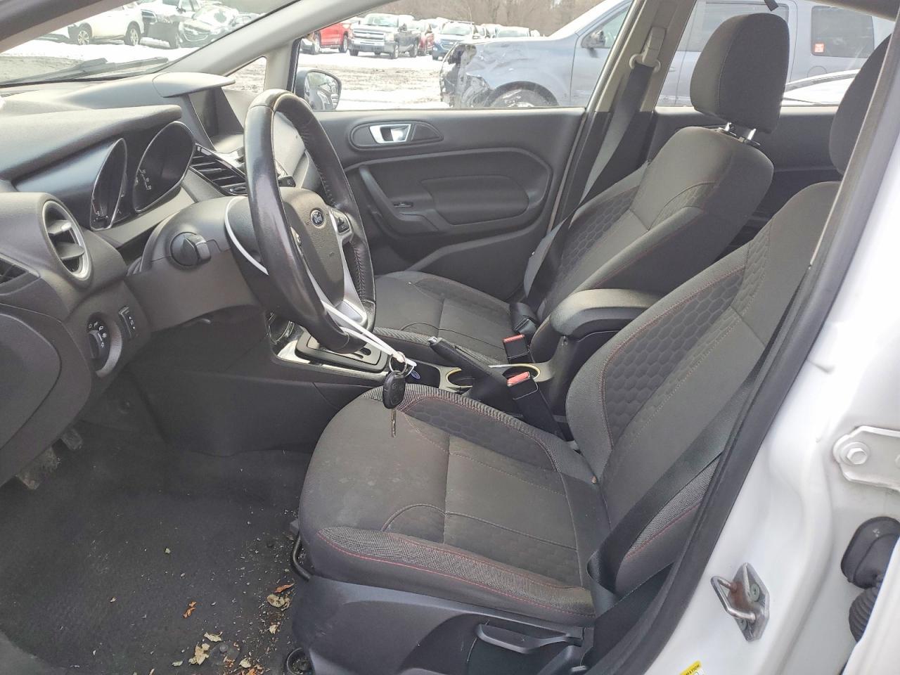 2014 Ford Fiesta Se - Фото 7