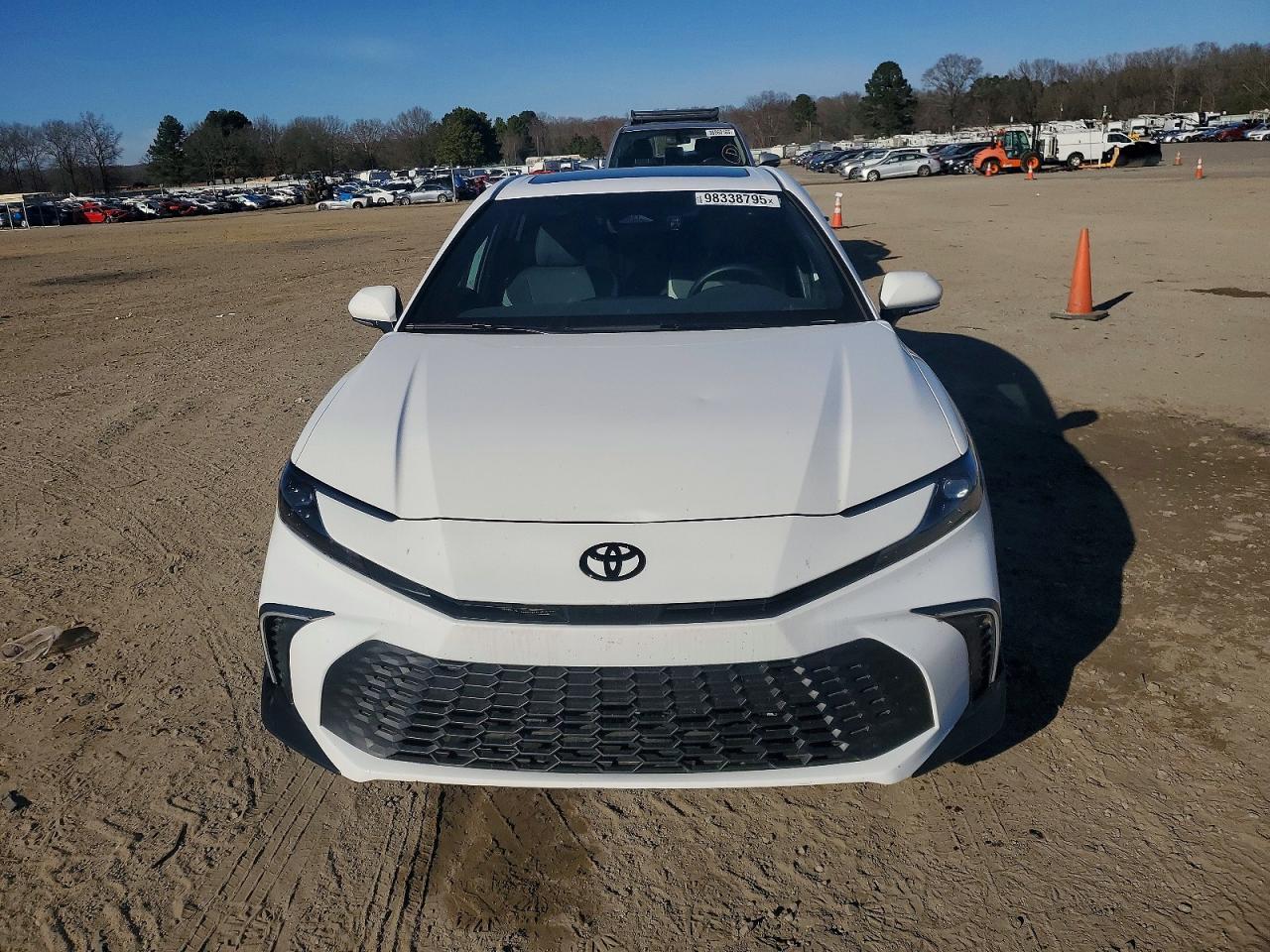 2025 Toyota Camry Se - Image 5