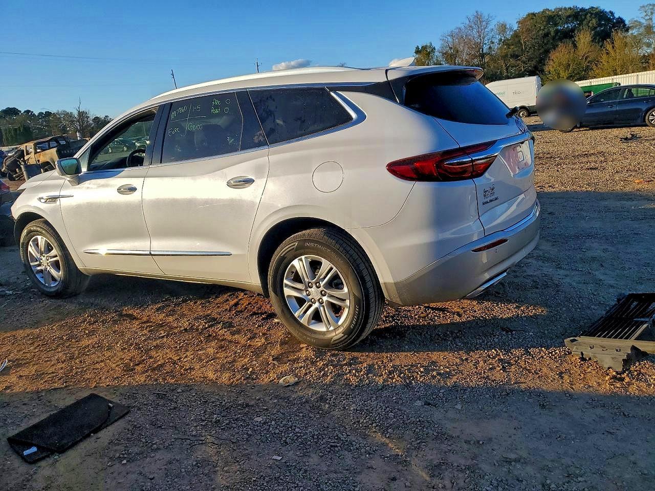 2018 Buick Enclave Essence - Image 2