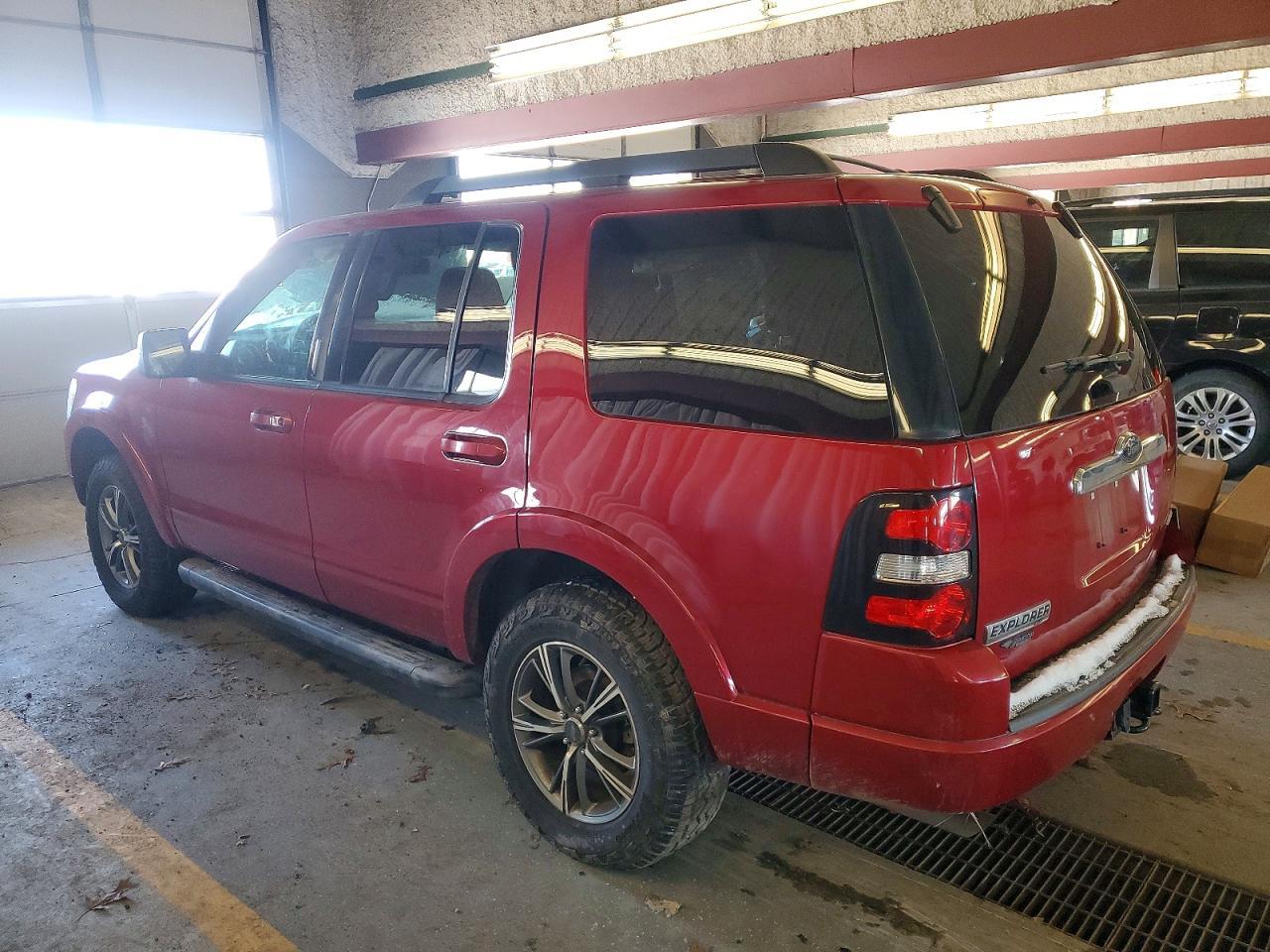 2010 Ford Explorer Xlt - Фото 2