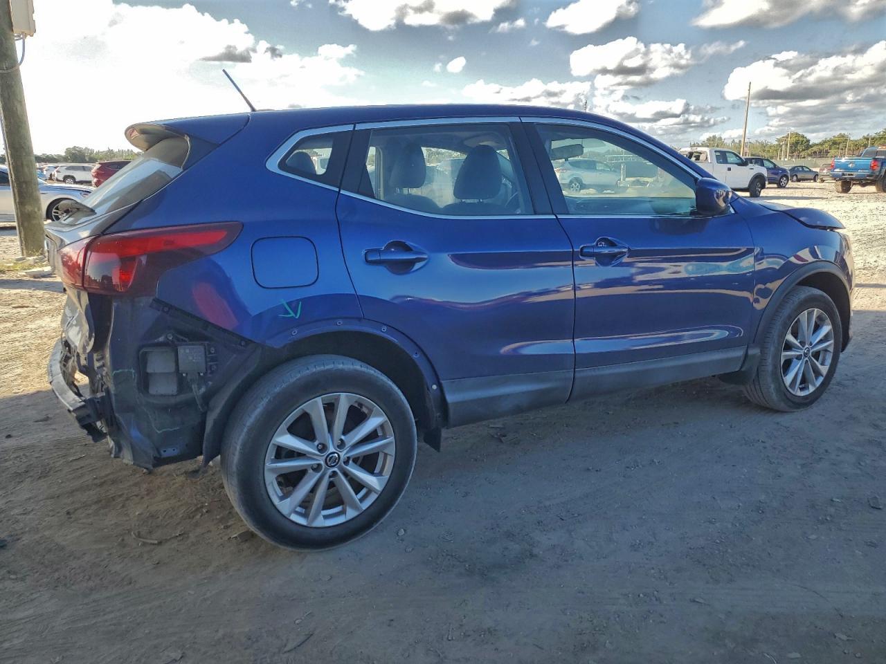 2019 Nissan Rogue Sport S - Image 3