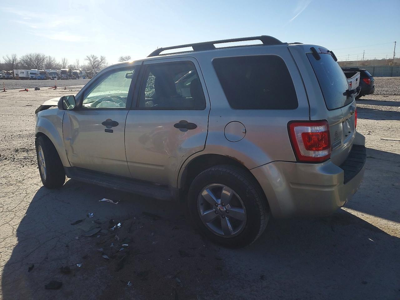 2010 Ford Escape Xlt - Фото 2