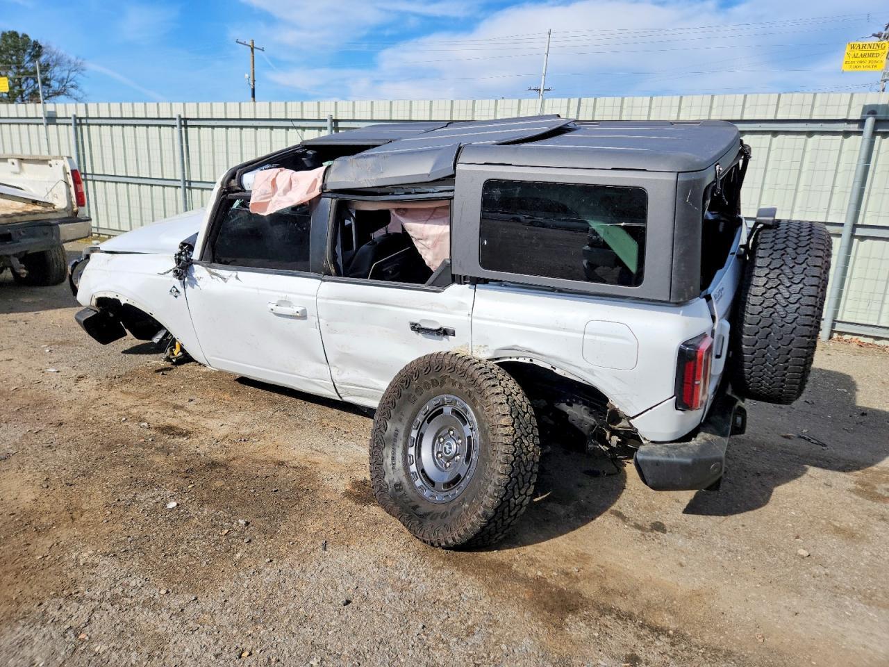 2025 Ford Bronco Outer Banks - Фото 2