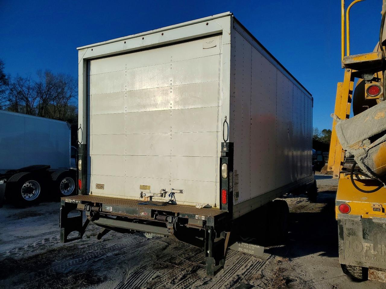 2016 Ford F550 Super Duty Box Truck - Image 3