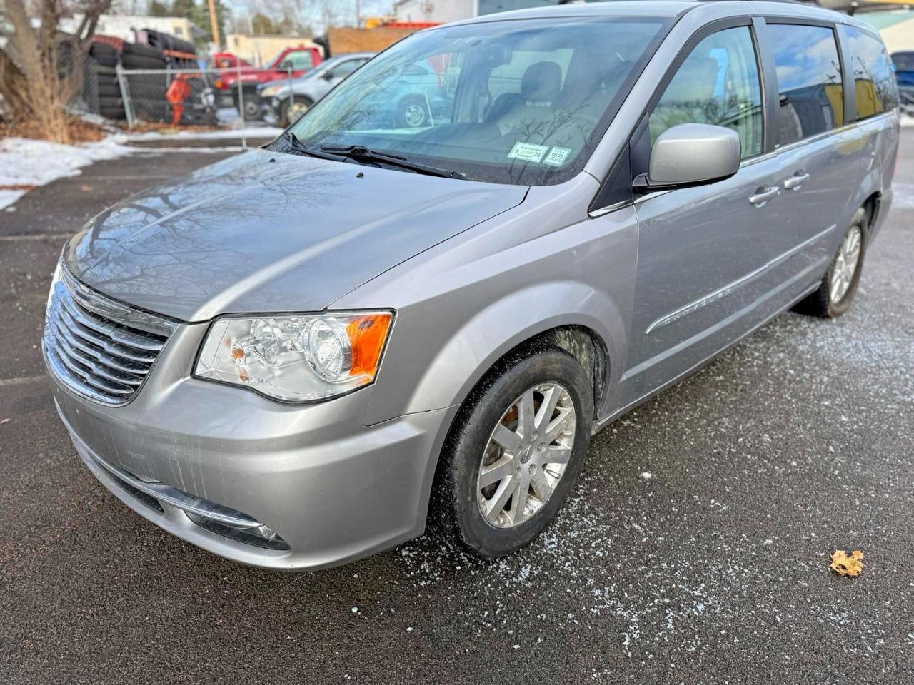 2013 Chrysler Town & Country Touring - Image 2