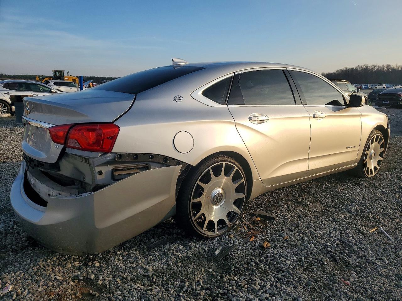 2019 Chevrolet Impala Lt - Image 3