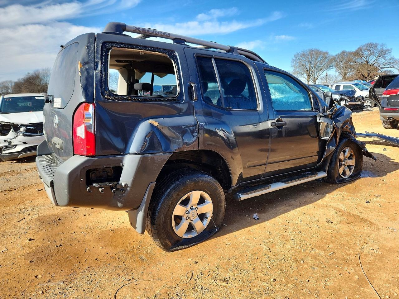 2010 Nissan Xterra X - Image 3