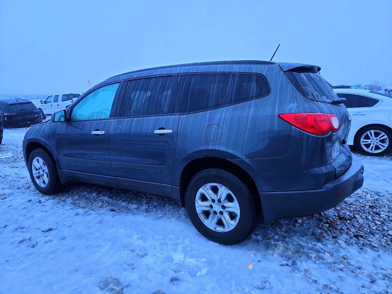 2011 Chevrolet Traverse Ls - Фото 2