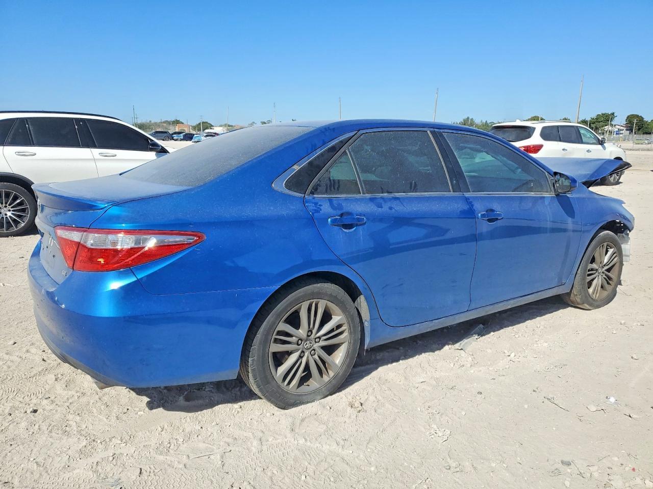 2017 Toyota Camry Se - Фото 3