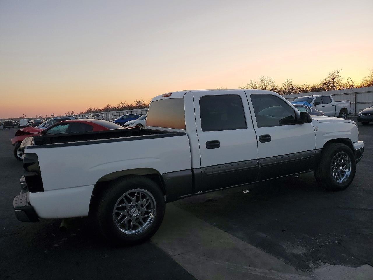 2006 Chevrolet Silverado C1500 - Image 3