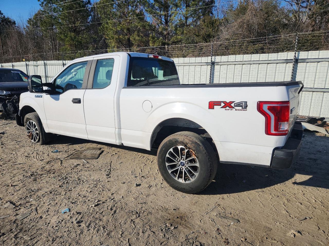 2016 Ford F150 Super Cab - Фото 2