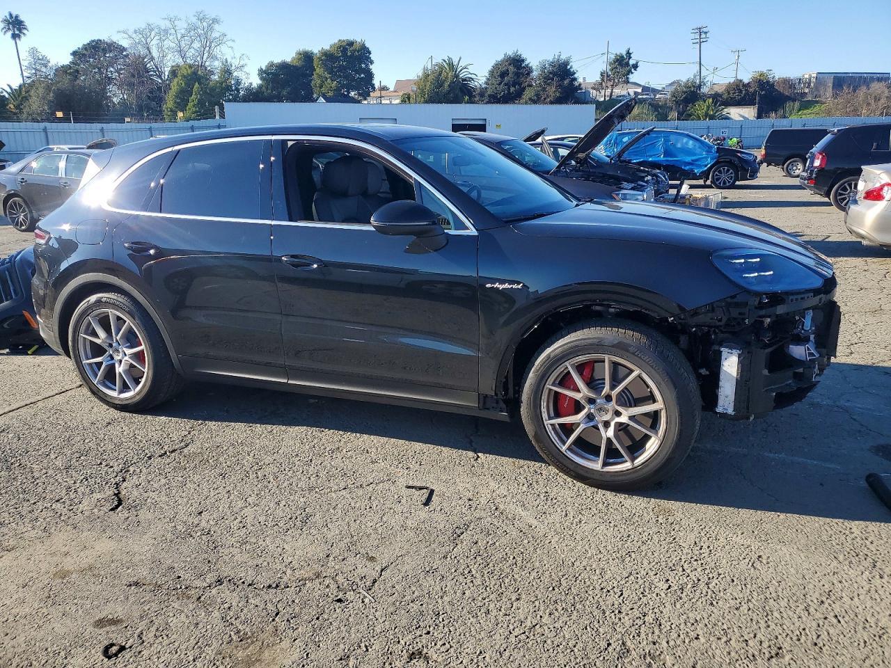 2025 Porsche Cayenne Se Hybrid - Image 4