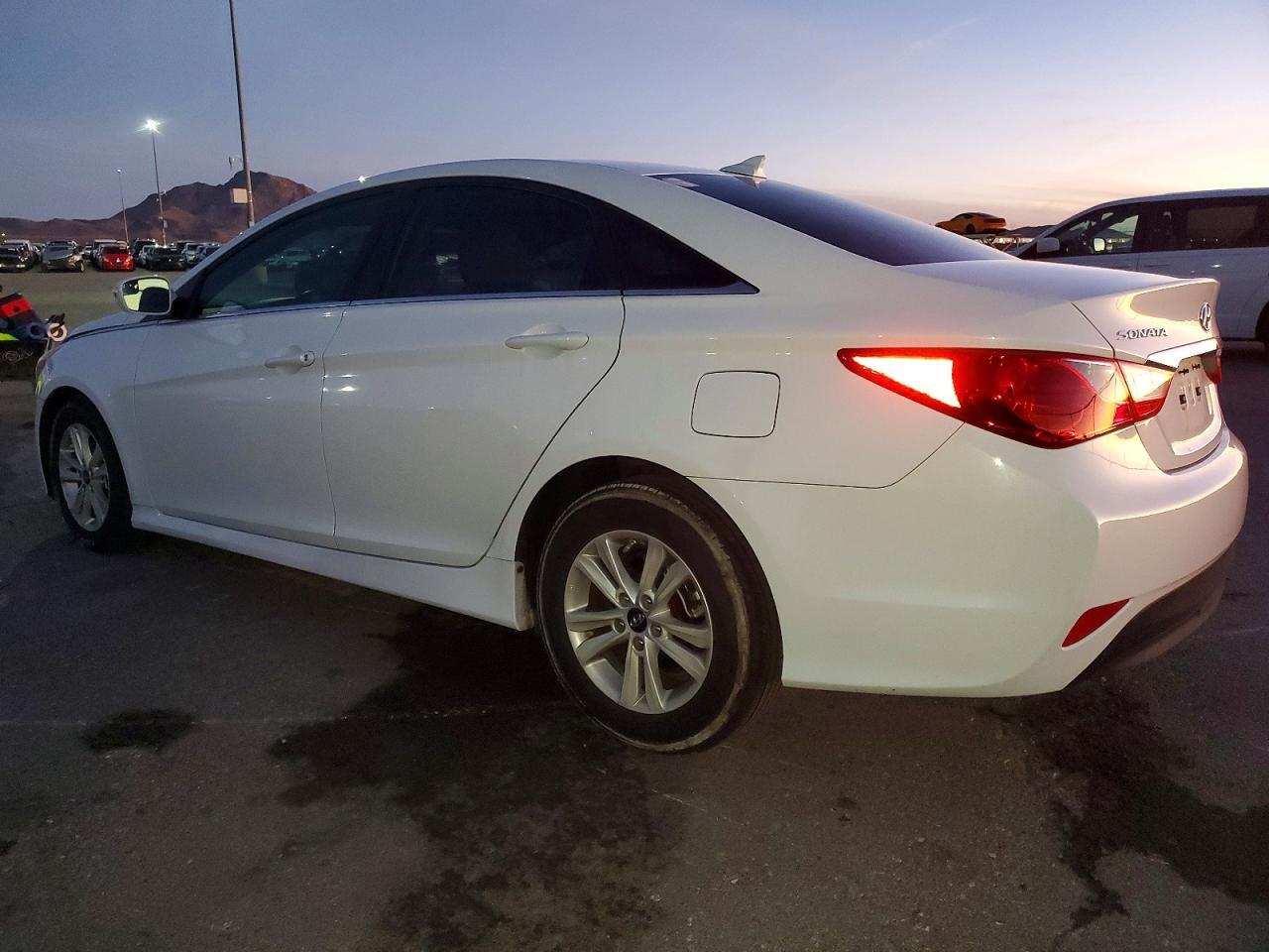 2014 Hyundai Sonata Gls - Image 2