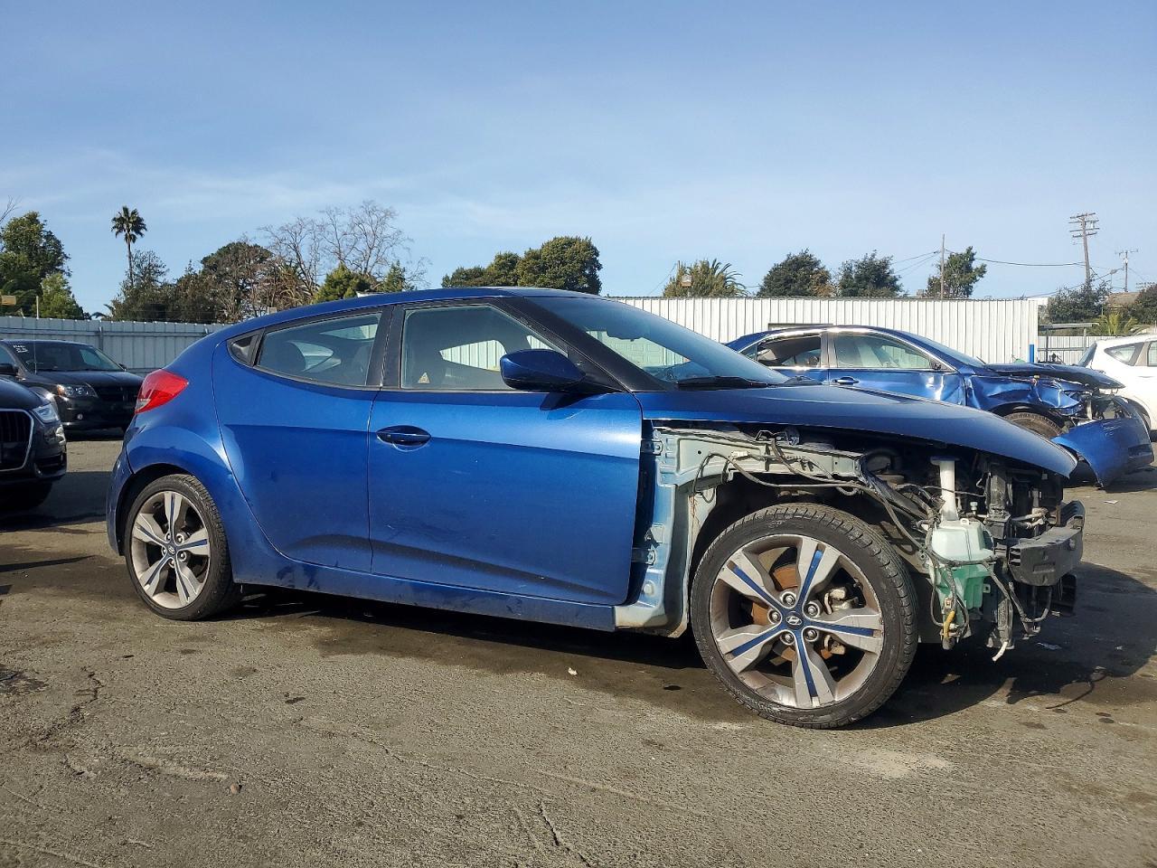 2017 Hyundai Veloster - Фото 4