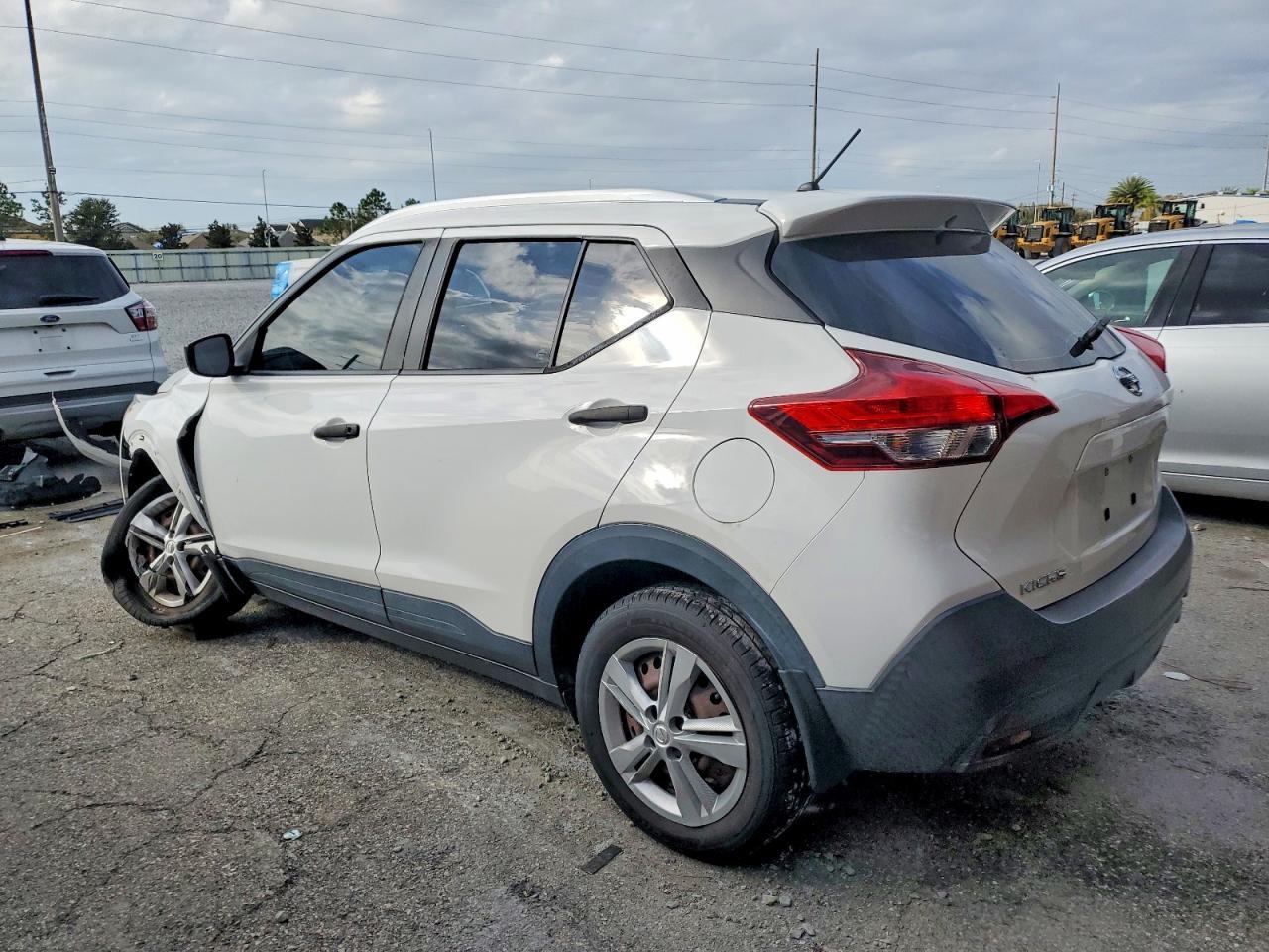 2019 Nissan Kicks S - Фото 2