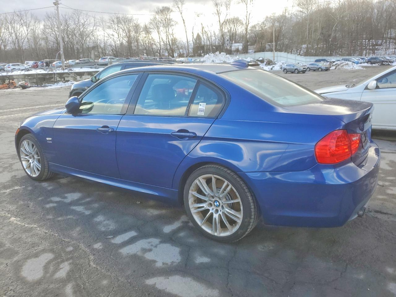 2010 BMW 335 Xi - Image 2