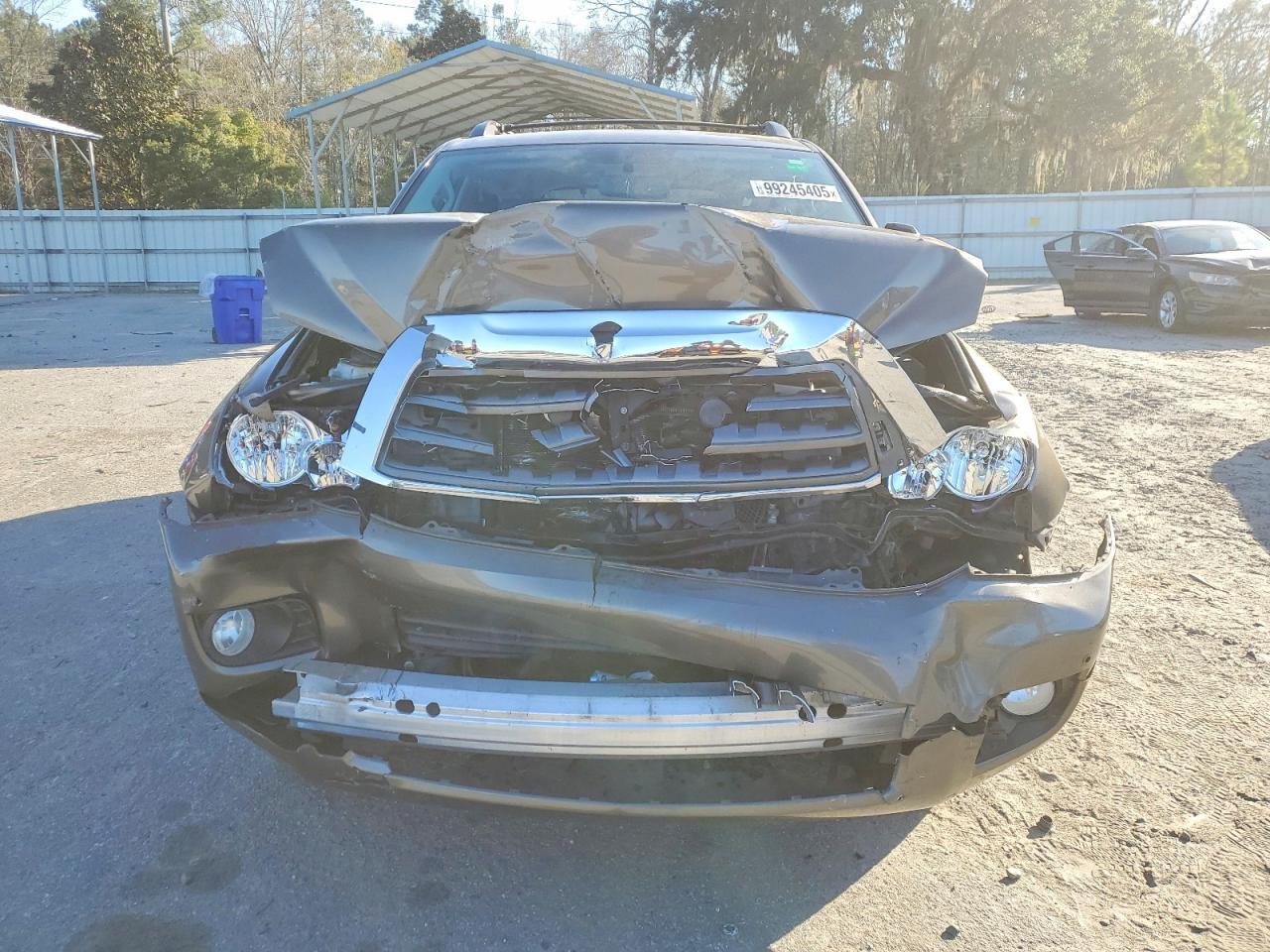 2017 Toyota Sequoia Sr5 - Image 5