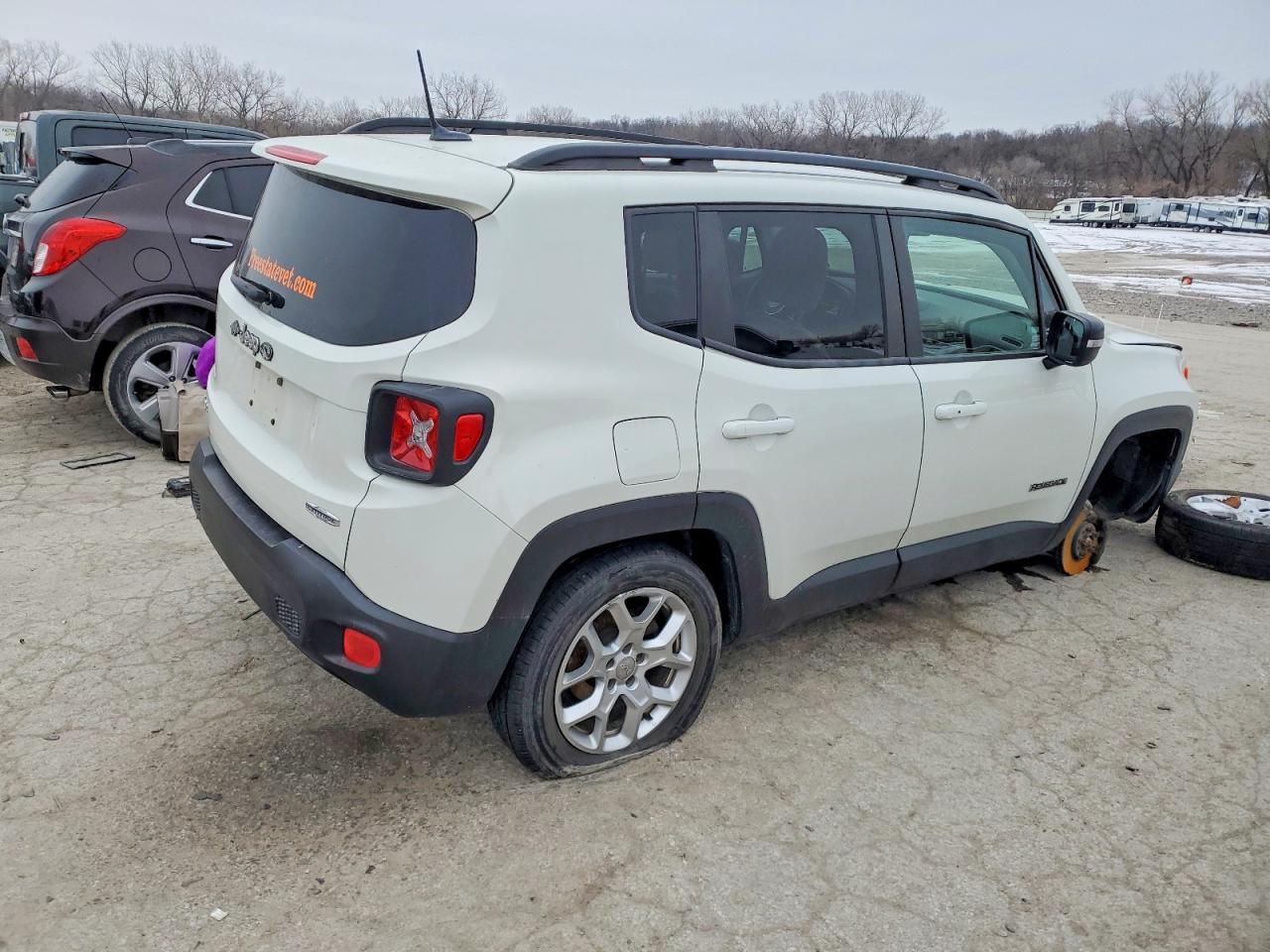 2015 Jeep Renegade Latitude - Image 3