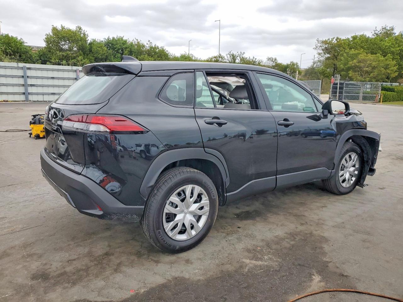 2026 Toyota Corolla Cross L - Image 3