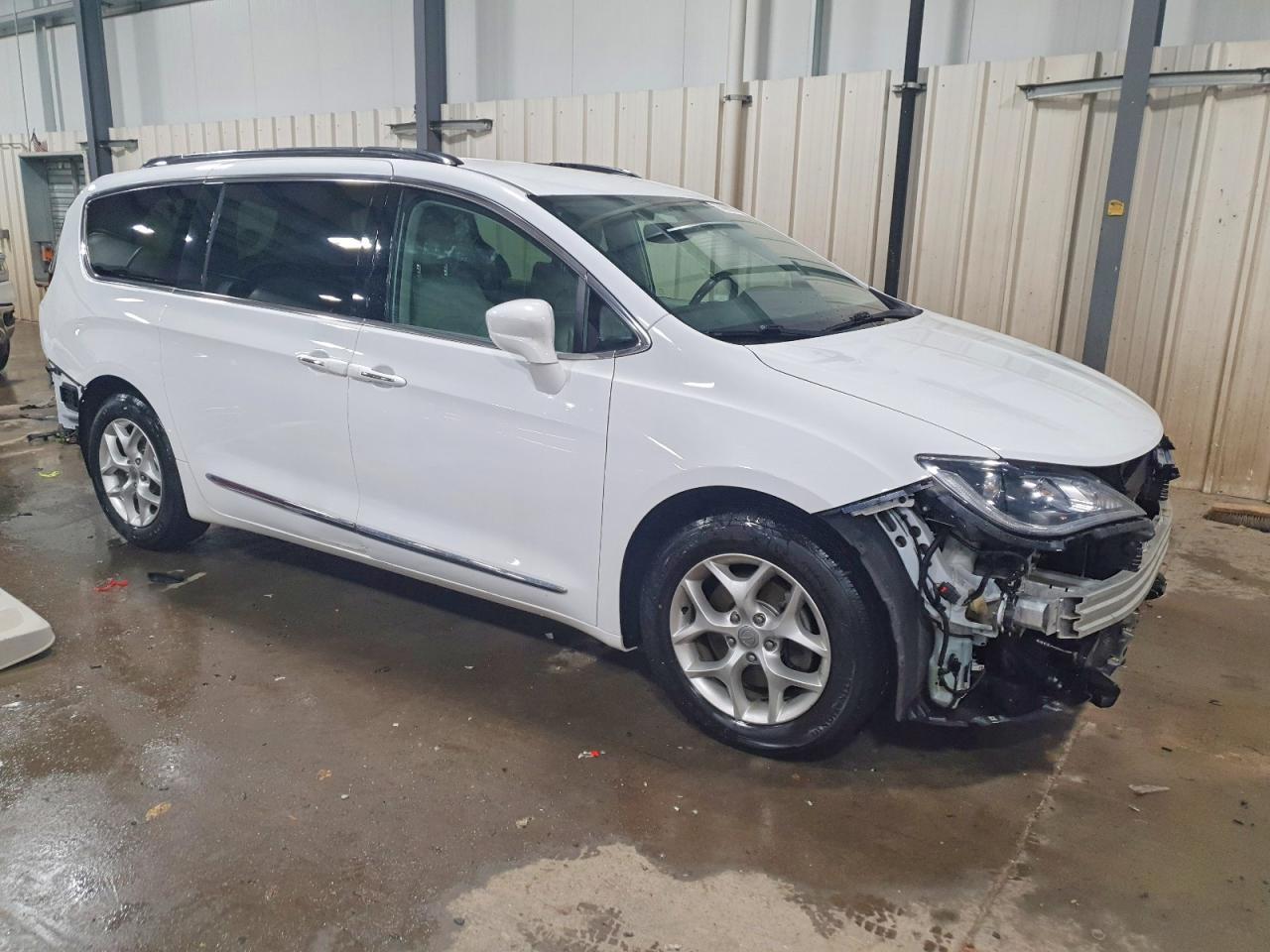 2018 Chrysler Pacifica Touring L - Фото 4