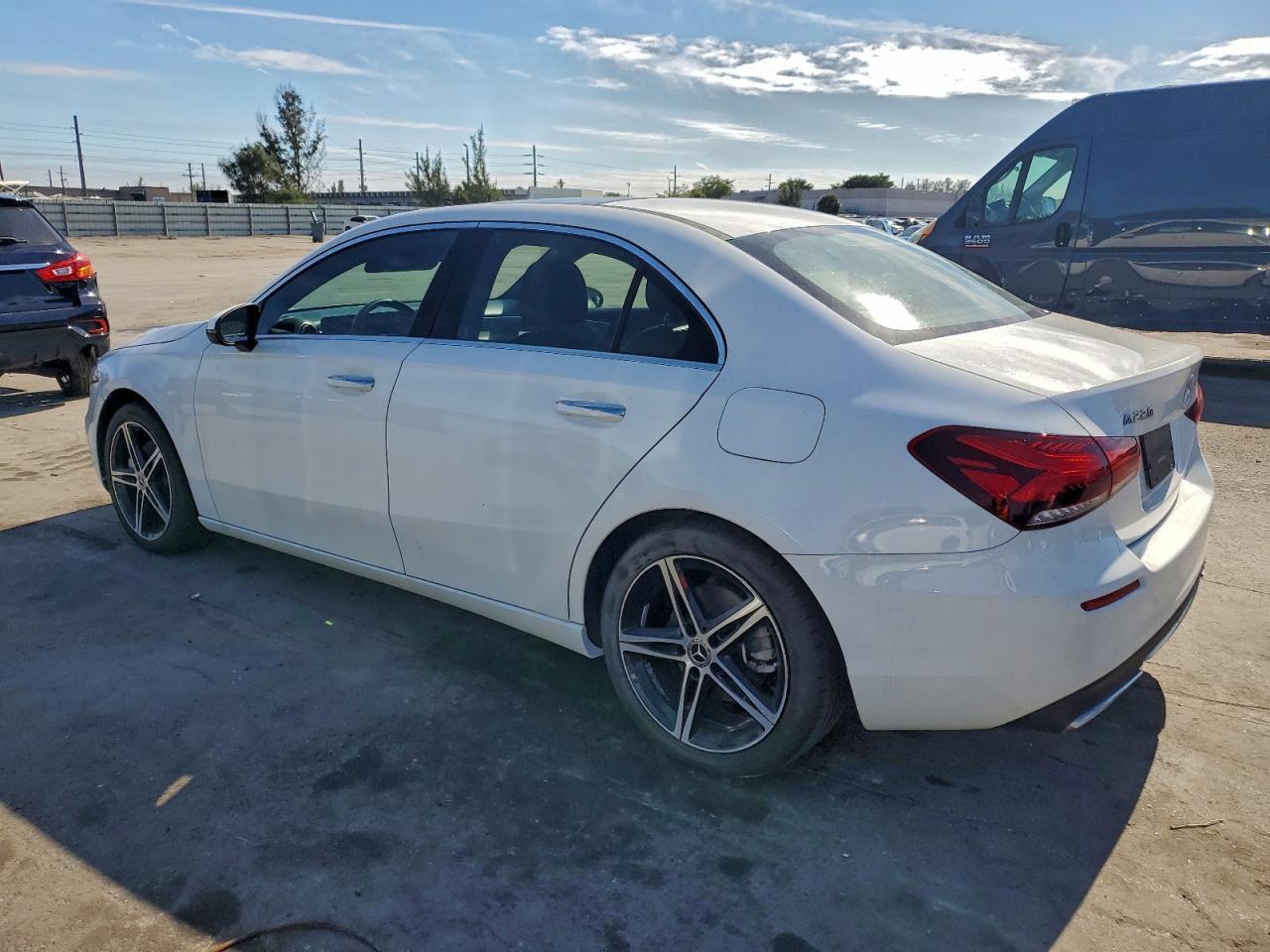 2020 Mercedes-Benz A 220 - Фото 2