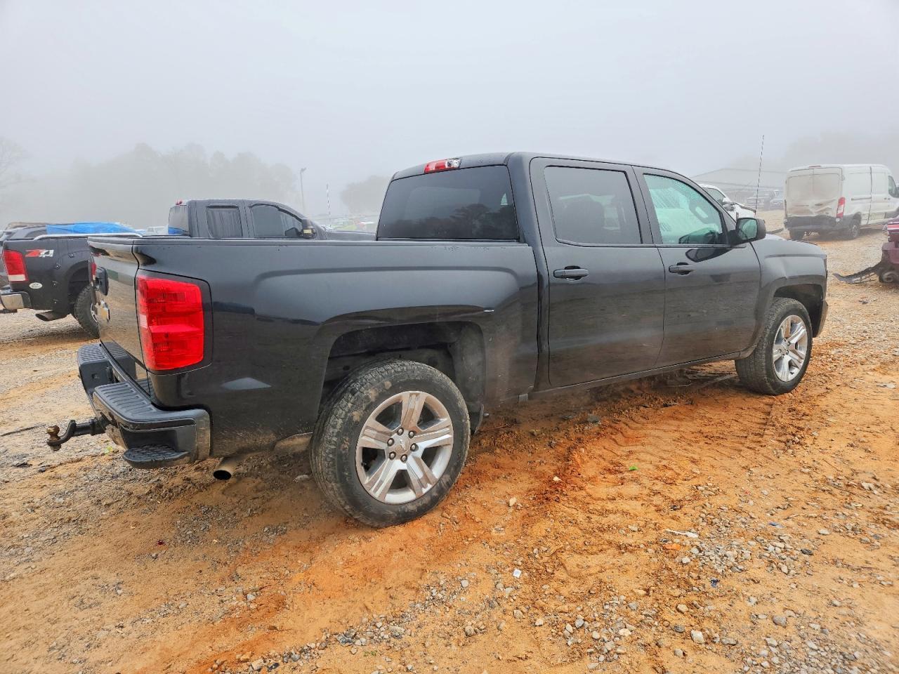 2018 Chevrolet Silverado K1500 Custom - Фото 3