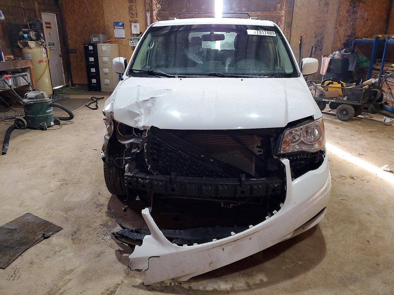 2015 Chrysler Town & Country Touring - Фото 5
