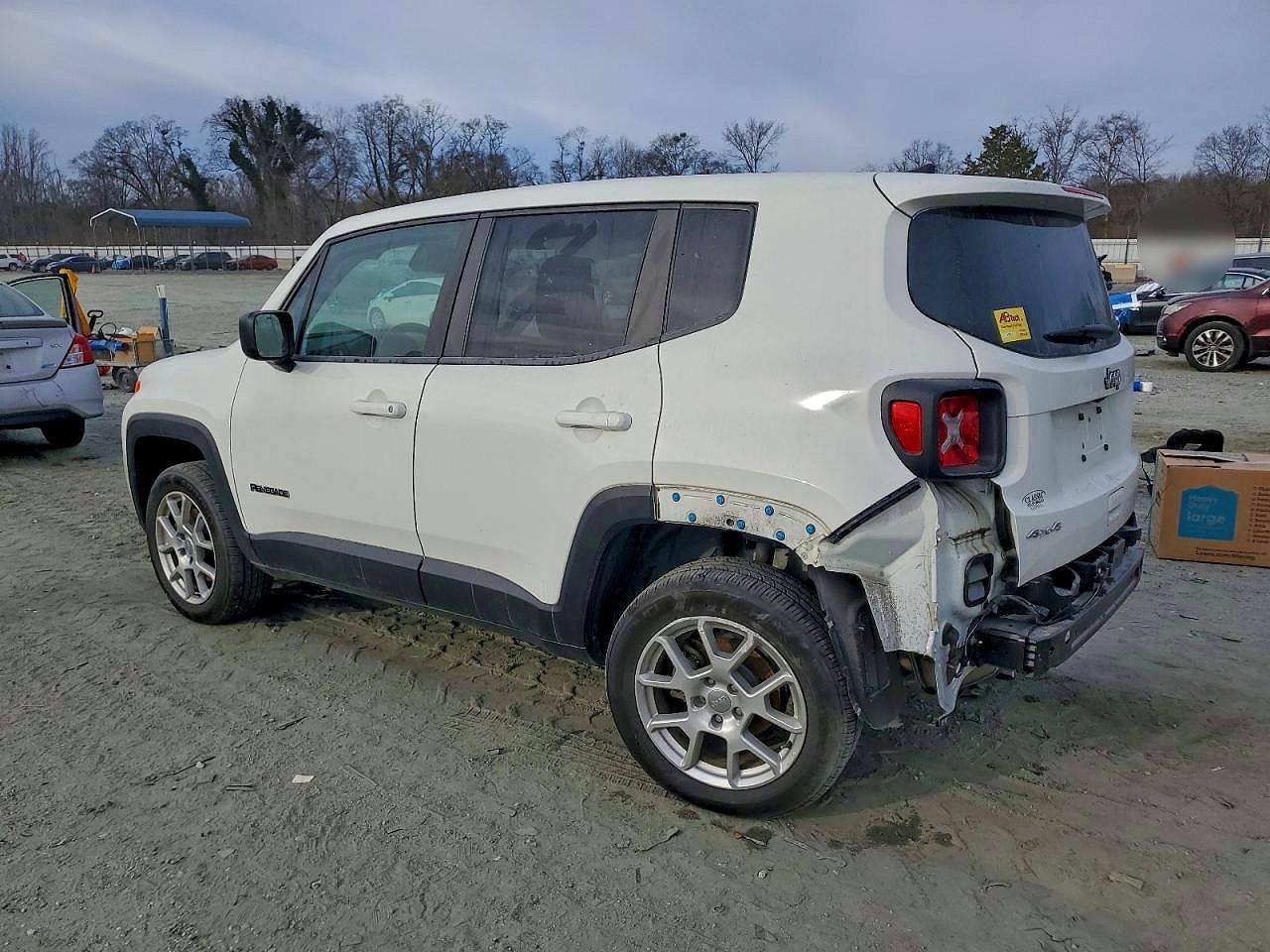 2023 Jeep Renegade Latitude - Image 2