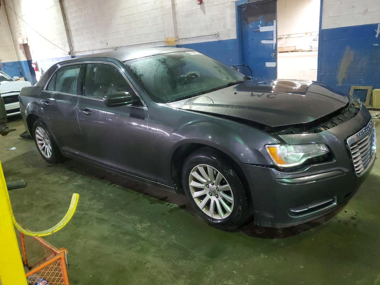 2014 Chrysler 300 - Фото 4