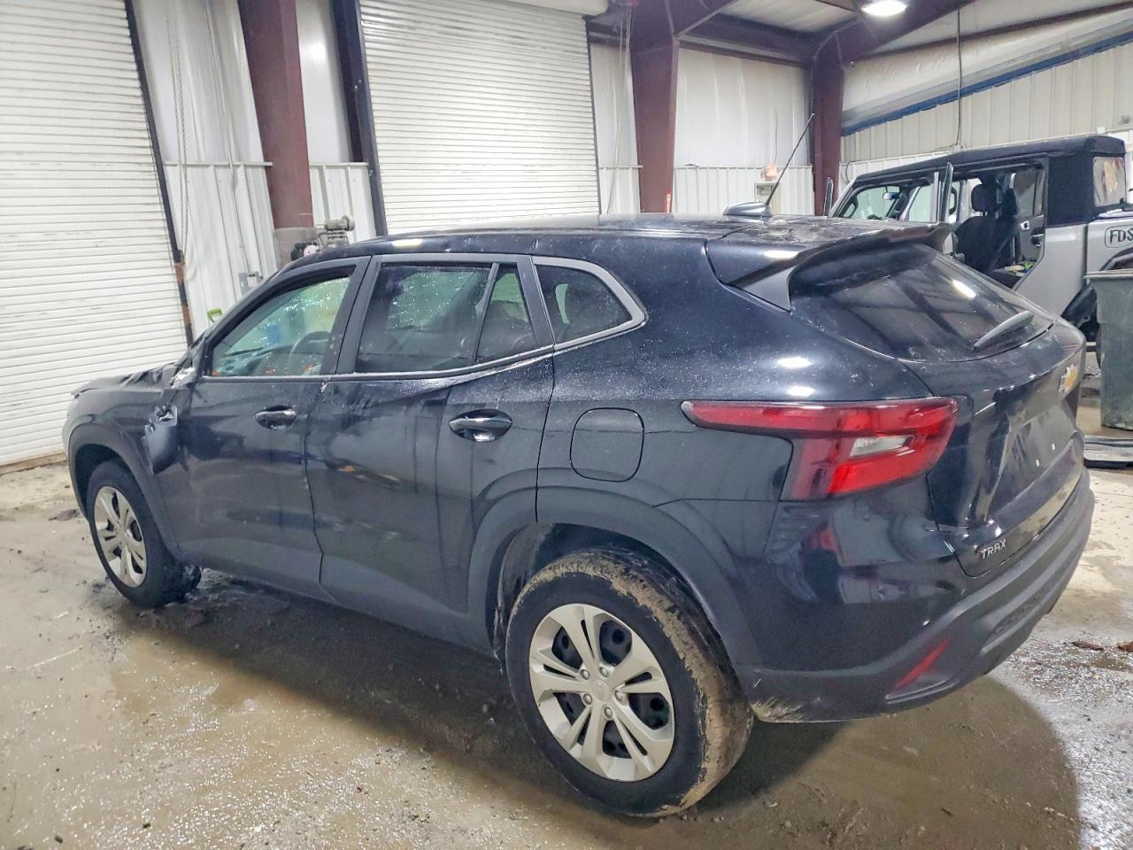 2024 Chevrolet Trax Ls - Фото 2