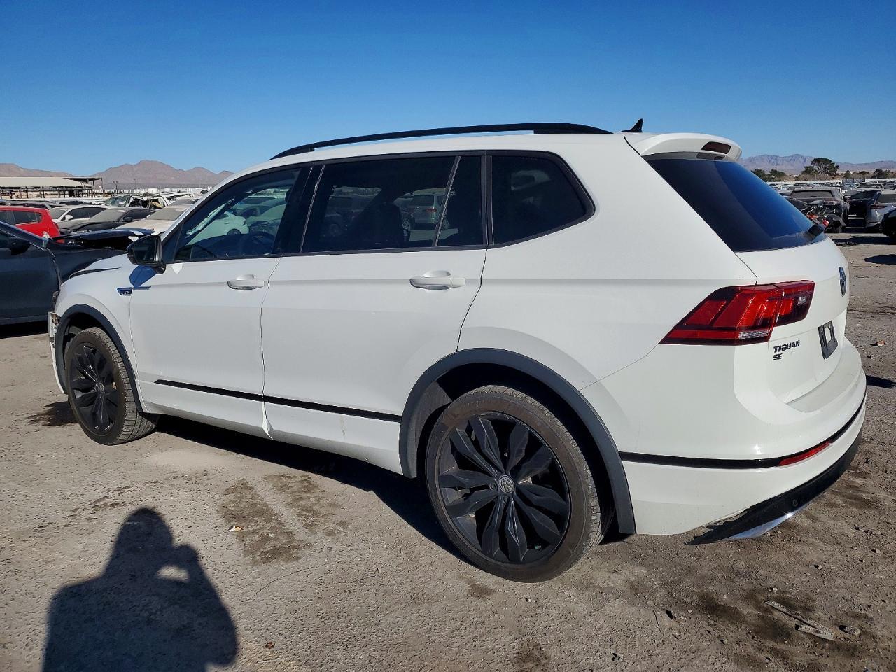 2021 Volkswagen Tiguan Se - Фото 2