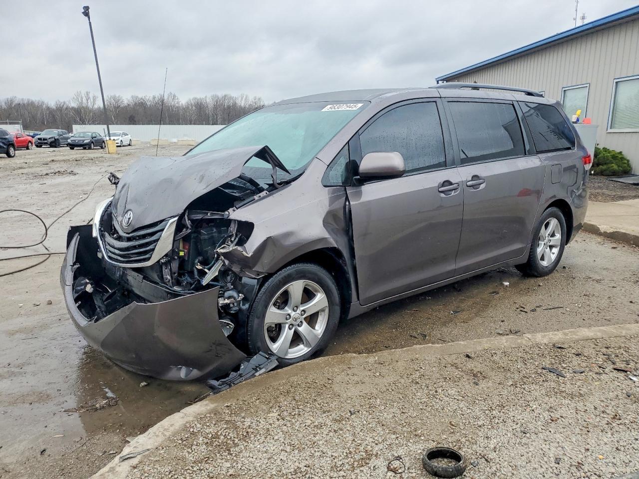 2013 Toyota Sienna Le 8-Passenger