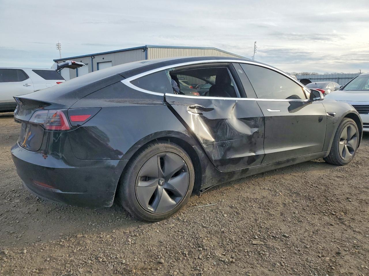 2018 Tesla Model 3 - Image 3