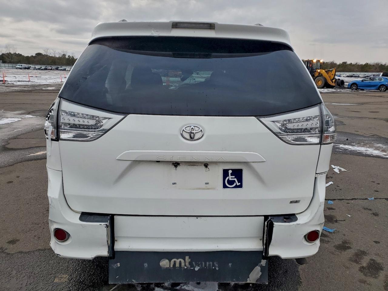 2018 Toyota Sienna Se - Фото 6