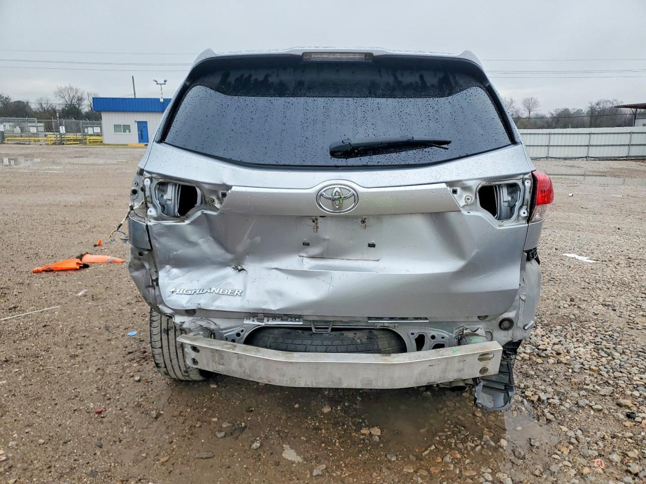 2017 Toyota Highlander Le - Фото 6