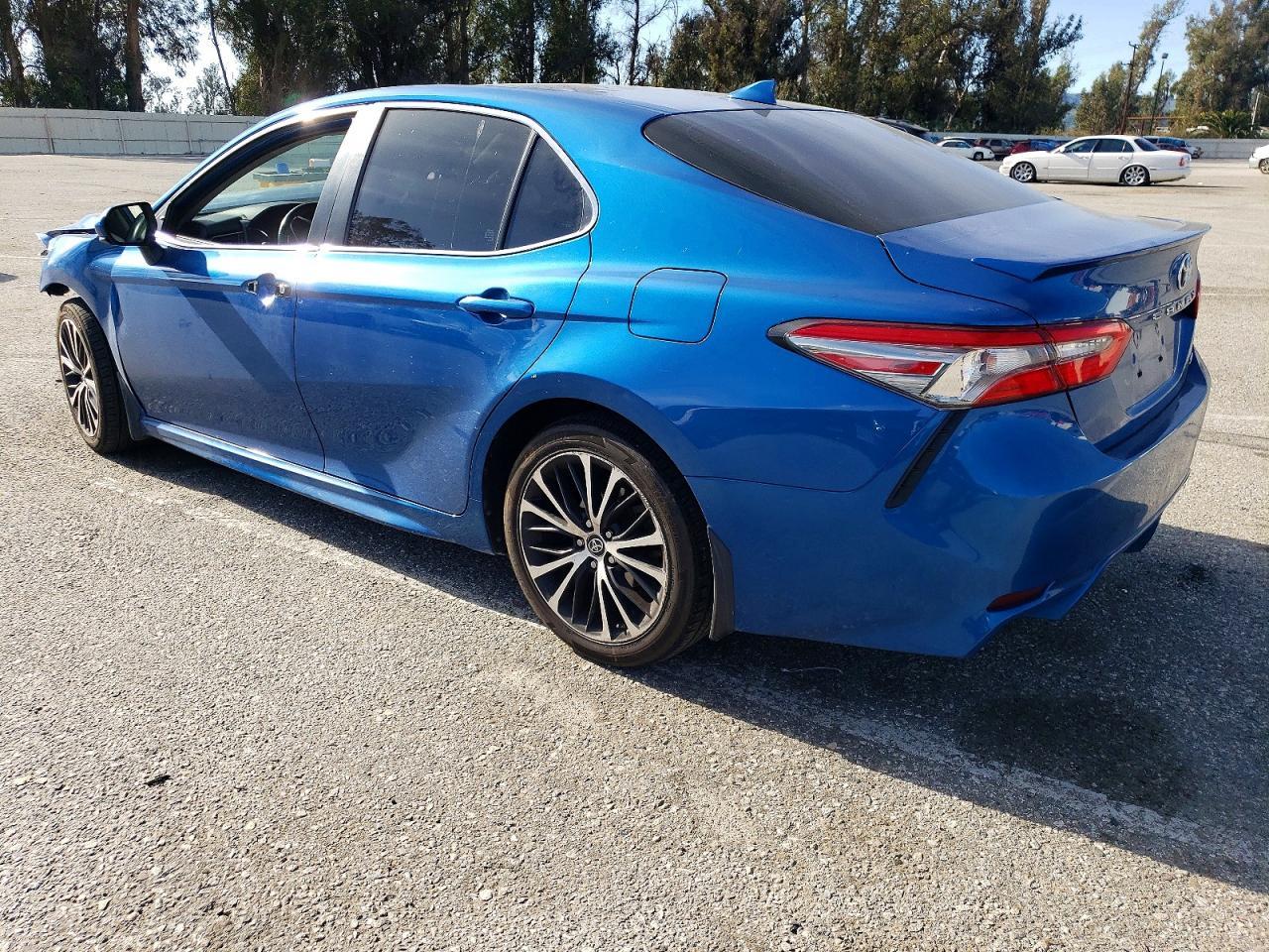 2019 Toyota Camry L - Фото 2
