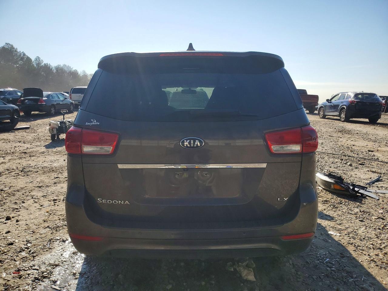 2016 Kia Sedona Lx - Фото 6